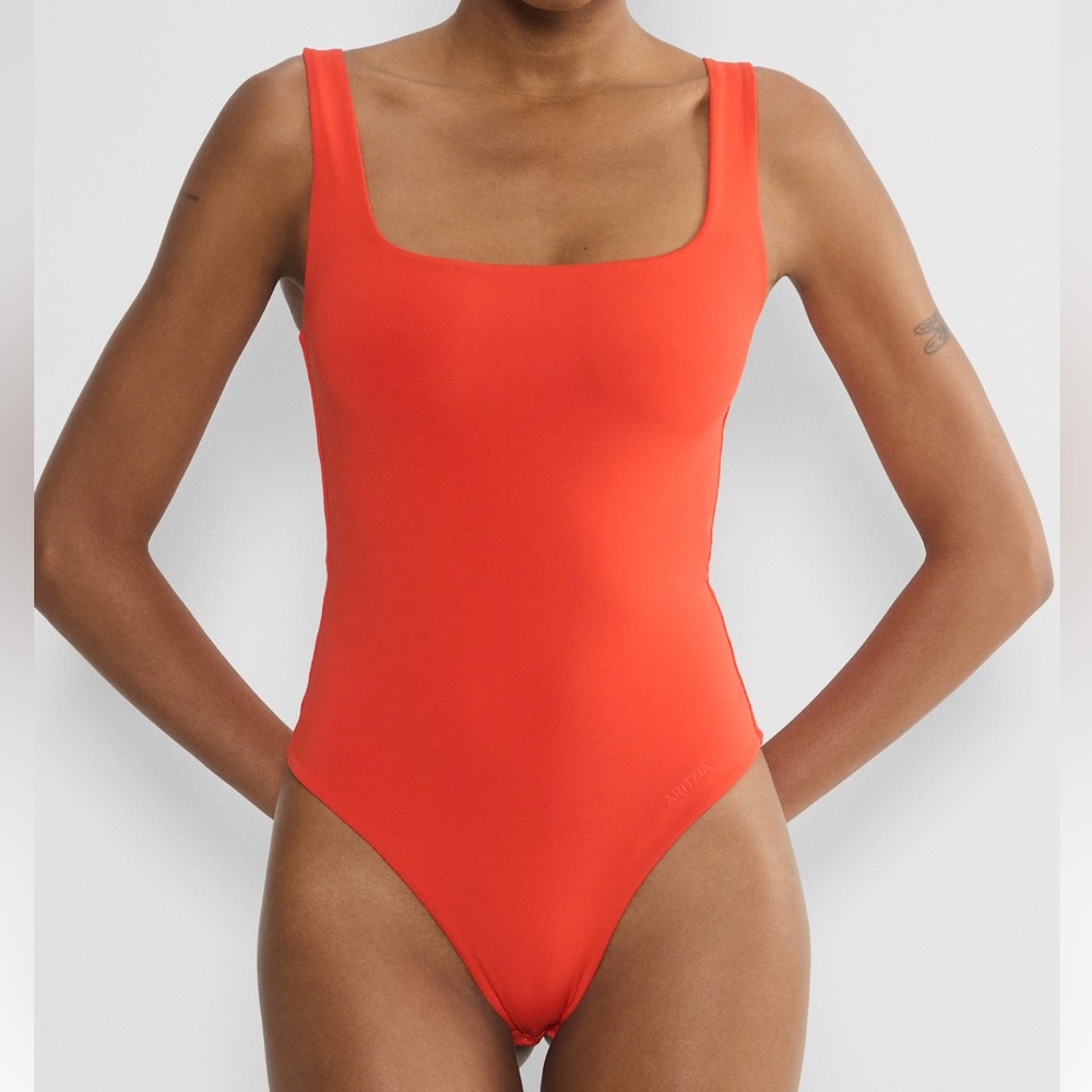 Aritzia Original Contour Pursue Bodysuit - Poppy Red